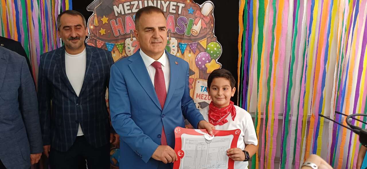 Muğla’da Karne Sevinci: Vali İdris Akbıyık Öğrencilerle Buluştu 8